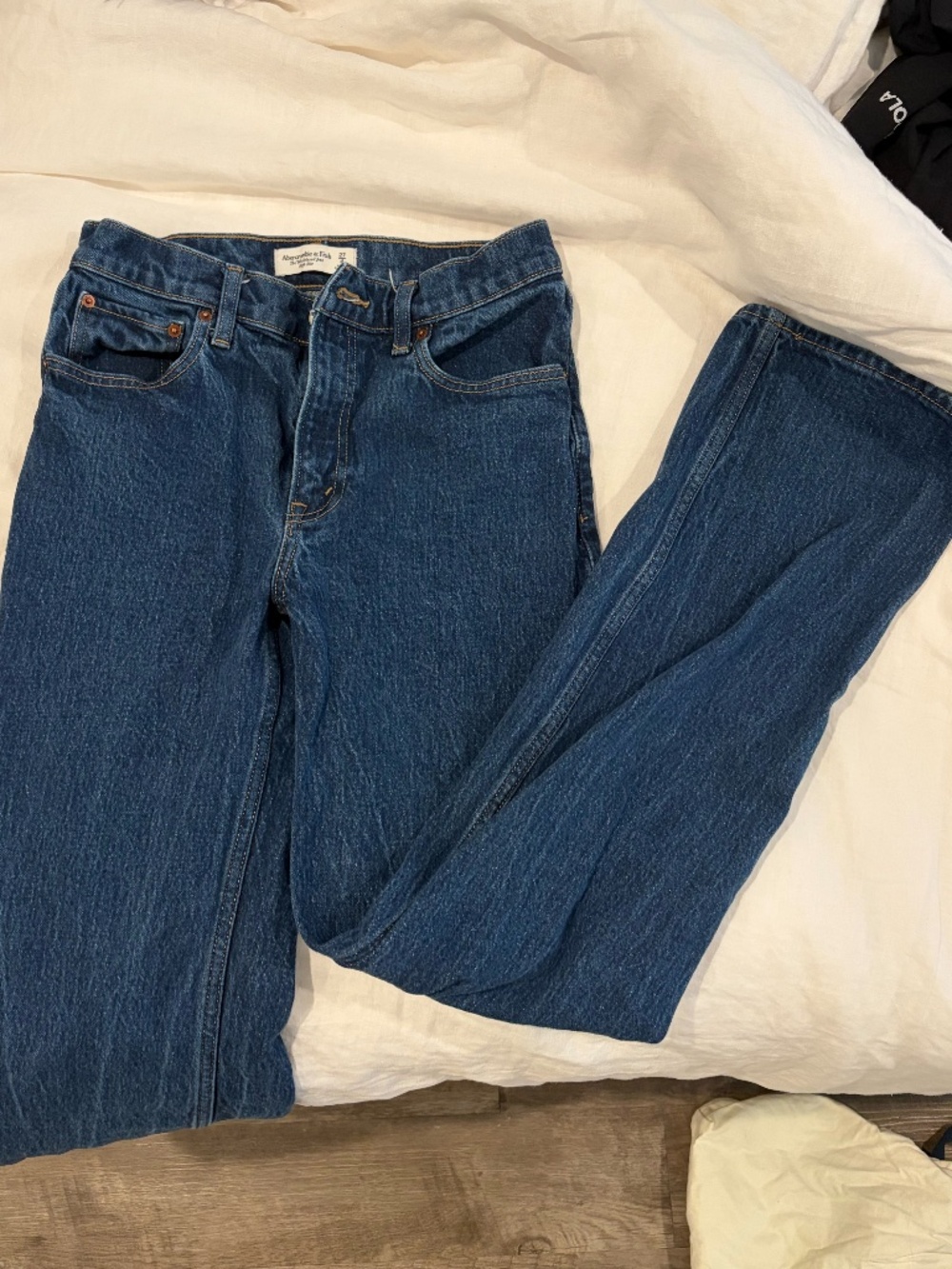 Abercrombie the 90s relaxed jean high rise